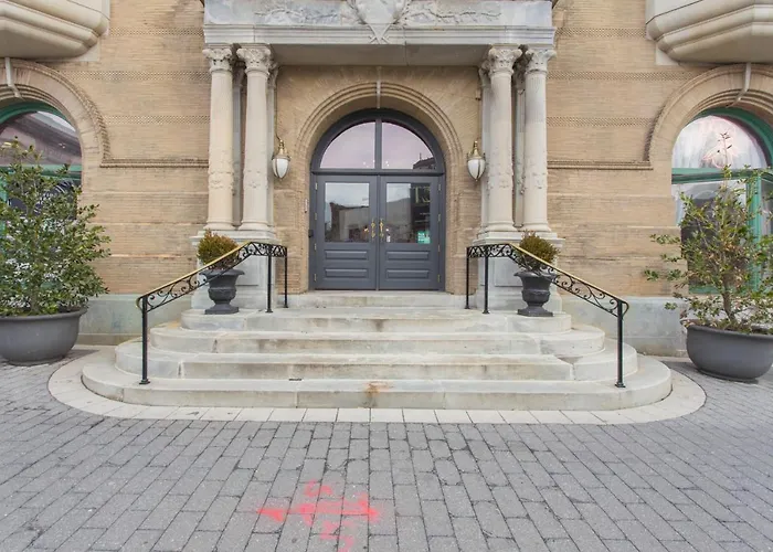 Apart hotel: The Historic Divine Lorraine Apartments