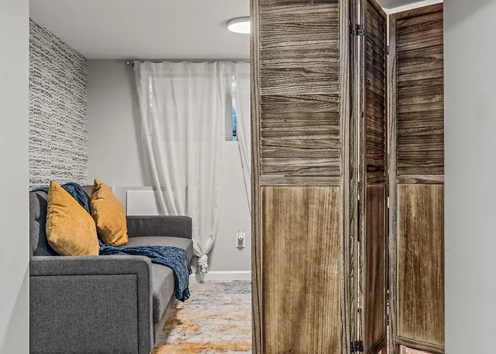 Uptown Gem! Immaculate-Comfort-Character!