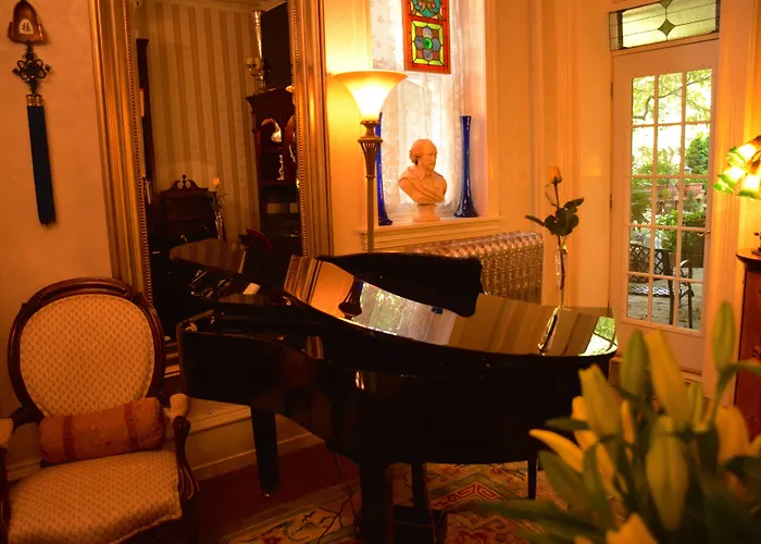 B&B only: Manayunk Chambers Guest House